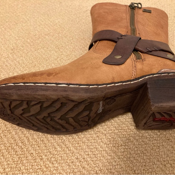 Cozy lined leather boots - Picture 2 of 8